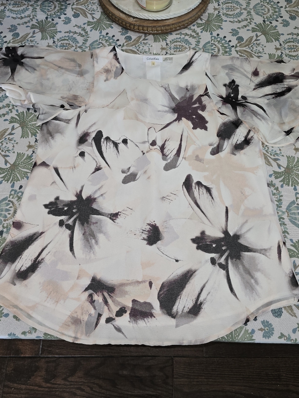 Calvin Klein Cream and Plum Floral Flutter Sleeve Blouse - Picture 7 of 7